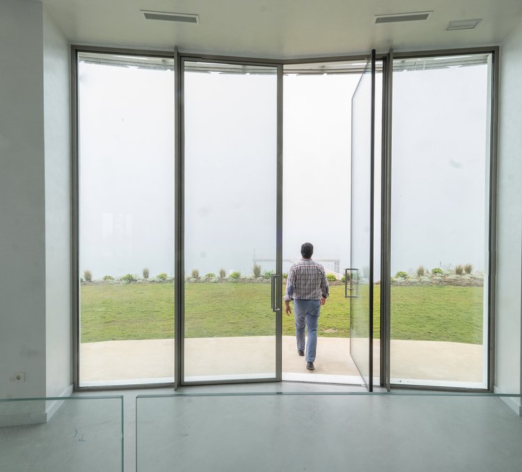 Sleek Minimal Glass Sliding Doors: Aesthetically Pleasing and Space-Optimizing Solutions